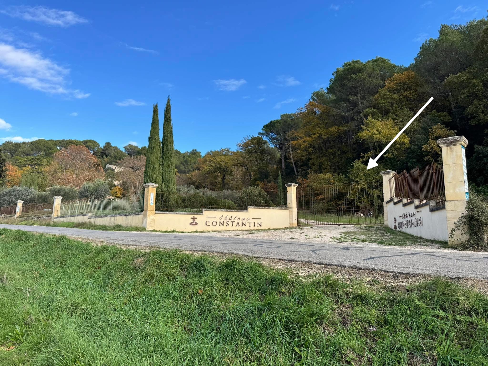 Entrée du Château Constantin à Lourmarin
