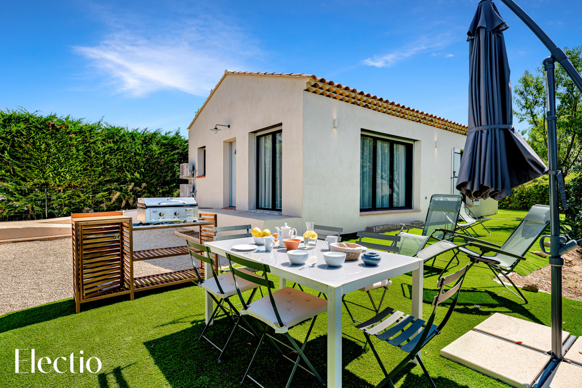 Terrasse aménagée de la Villa Oliveda à Lourmarin